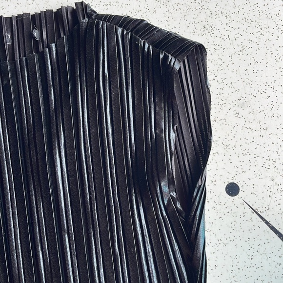 Satin pleated top - Picture 4 of 4